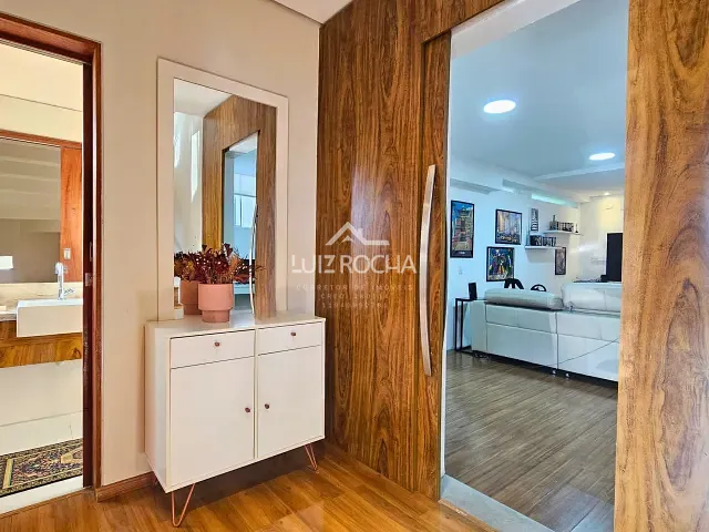 Casa com 350m² 4 quartos e 5 banheiros, à venda, no bairro Granja Viana II em Cotia