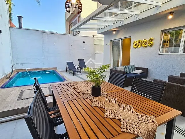 Casa com 350m² 4 quartos e 5 banheiros, à venda, no bairro Granja Viana II em Cotia