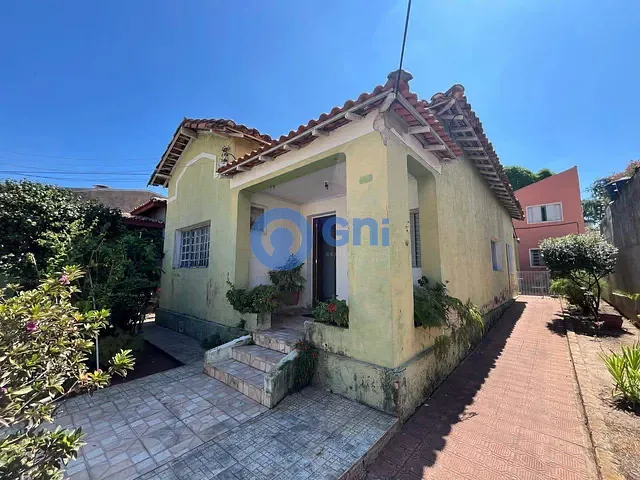 Casa com 300m² 4 quartos e 2 banheiros, à venda, no bairro Vila Santana em Sorocaba