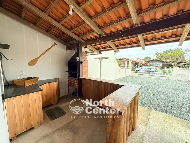 Casa 2 quartos e 2 banheiros, para alugar, no bairro Costeira em Balneário Barra do Sul