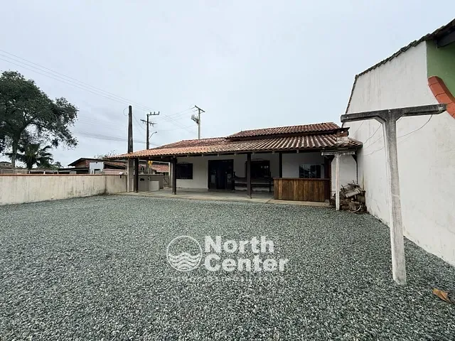 Casa 2 quartos e 2 banheiros, para alugar, no bairro Costeira em Balneário Barra do Sul
