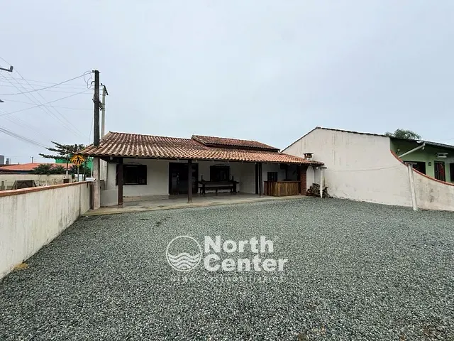 Casa 2 quartos e 2 banheiros, para alugar, no bairro Costeira em Balneário Barra do Sul