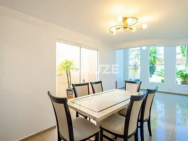 Casa com 200m² 5 quartos e 4 banheiros, à venda, no bairro São Braz em Curitiba