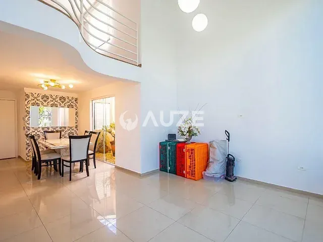 Casa com 200m² 5 quartos e 4 banheiros, à venda, no bairro São Braz em Curitiba
