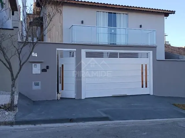 Casa com 300m² 2 quartos e 2 banheiros, à venda, no bairro Loteamento Residencial Tiradentes em Poços de Caldas