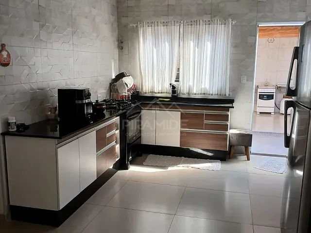 Casa com 300m² 2 quartos e 2 banheiros, à venda, no bairro Loteamento Residencial Tiradentes em Poços de Caldas