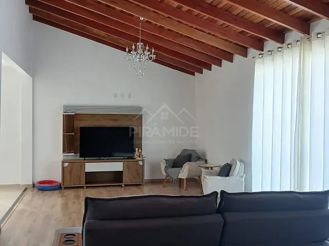 Casa com 300m² 2 quartos e 2 banheiros, à venda, no bairro Loteamento Residencial Tiradentes em Poços de Caldas