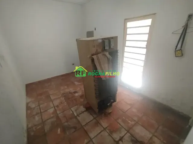 Casa com 180m² 4 quartos e 2 banheiros, à venda ou para alugar, no bairro Centro em Teresina