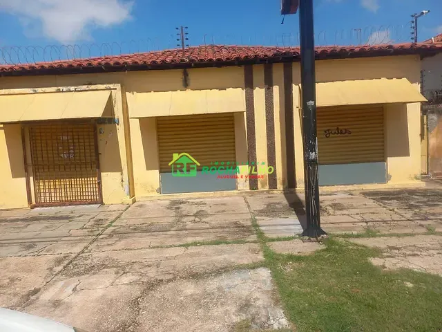 Casa com 180m² 4 quartos e 2 banheiros, à venda ou para alugar, no bairro Centro em Teresina