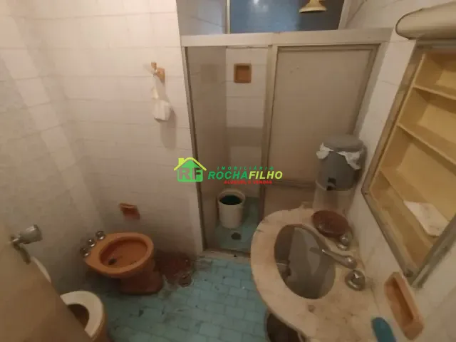 Casa com 180m² 4 quartos e 2 banheiros, à venda ou para alugar, no bairro Centro em Teresina