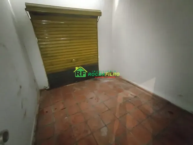 Casa com 180m² 4 quartos e 2 banheiros, à venda ou para alugar, no bairro Centro em Teresina