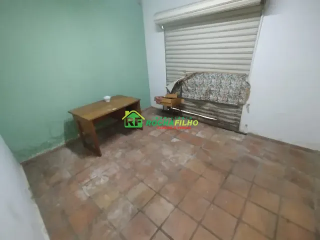 Casa com 180m² 4 quartos e 2 banheiros, à venda ou para alugar, no bairro Centro em Teresina