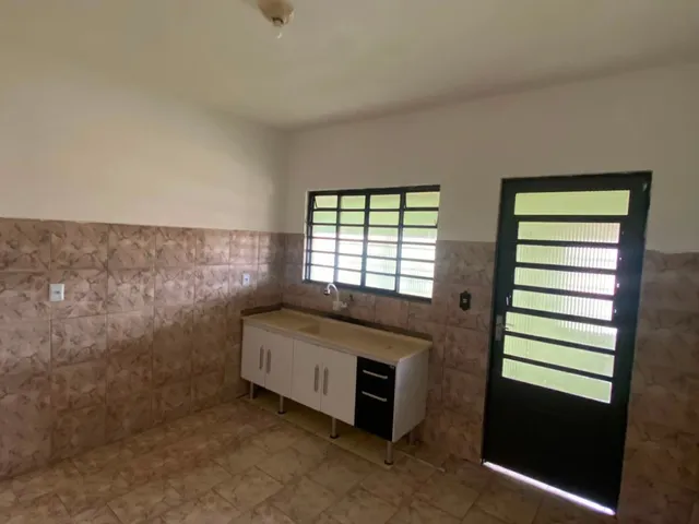Casa 3 quartos e 1 banheiro, para alugar, no bairro Parque Dos Passaros em Extrema