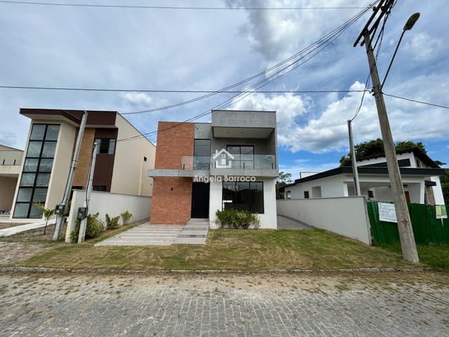 Casa com 395m² 4 quartos e 4 banheiros, à venda, no bairro Ubatiba em Maricá
