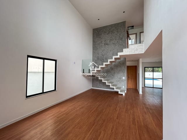 Casa com 395m² 4 quartos e 4 banheiros, à venda, no bairro Ubatiba em Maricá
