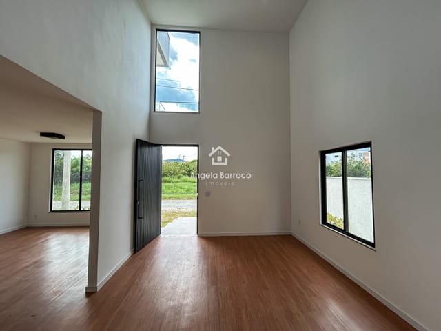 Casa com 395m² 4 quartos e 4 banheiros, à venda, no bairro Ubatiba em Maricá