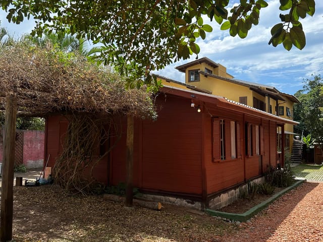 Foto do Casa - Locação Anual: Casa de madeira com quintal compartilhado, Campeche, Florianópolis, SC | Costão Sul Imóveis