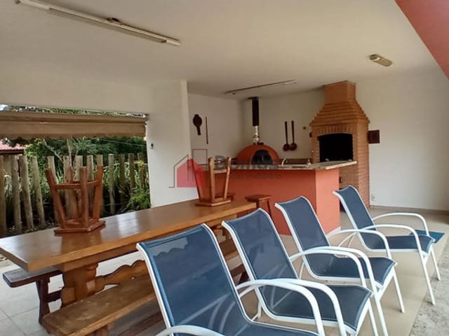 Casa com 1280m², à venda, no bairro Nossa Senhora do Perpétuo Socorro em Pindamonhangaba