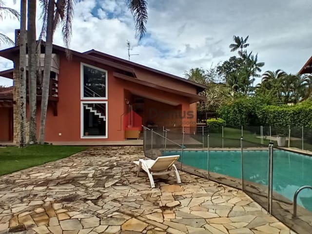 Casa com 1280m², à venda, no bairro Nossa Senhora do Perpétuo Socorro em Pindamonhangaba