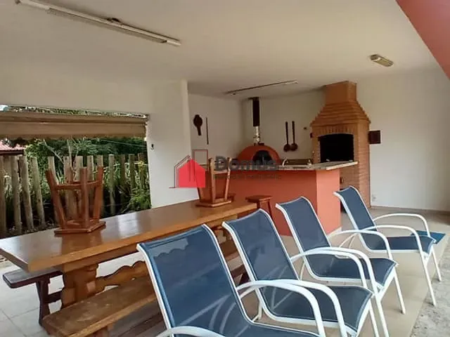 Casa com 1280m², à venda, no bairro Nossa Senhora do Perpétuo Socorro em Pindamonhangaba