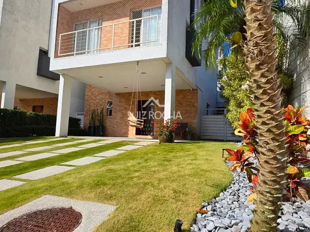 Casa com 350m² 3 quartos e 5 banheiros, à venda, no bairro Granja Viana II em Cotia