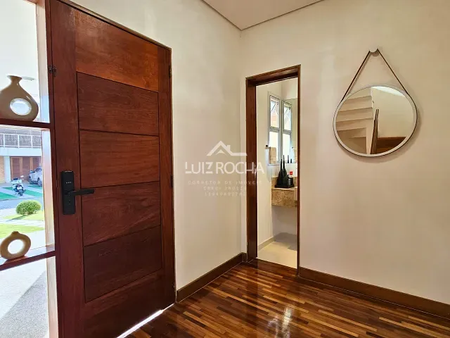Casa com 350m² 3 quartos e 5 banheiros, à venda, no bairro Granja Viana II em Cotia