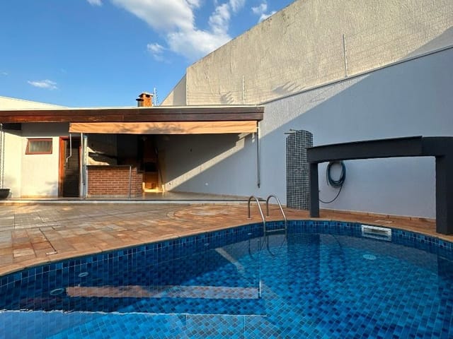 Casa com 372m² 3 quartos e 2 banheiros, à venda, no bairro Chácara Letônia em Americana