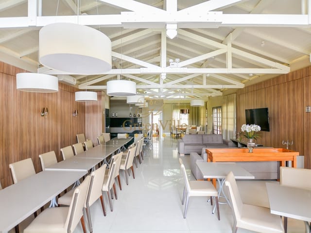 Casa com 980m² 4 quartos e 6 banheiros, à venda, no bairro São João em Curitiba