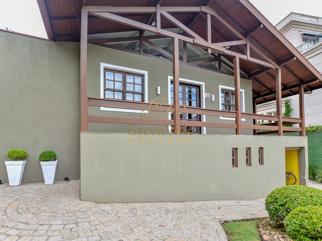 Casa com 980m² 4 quartos e 6 banheiros, à venda, no bairro São João em Curitiba