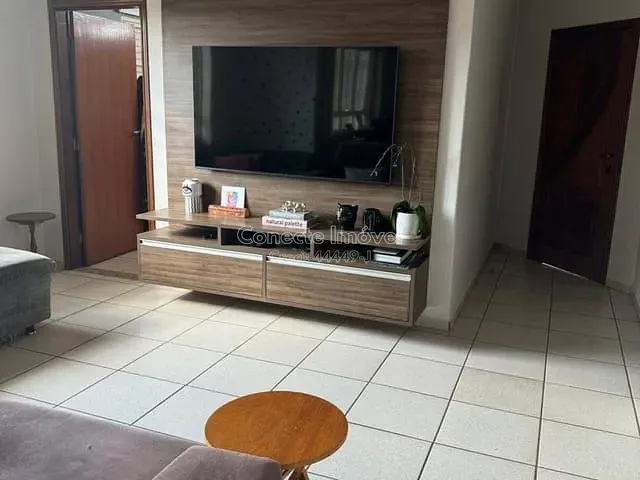 Casa com 258m² 4 quartos e 3 banheiros, à venda, no bairro Parque Residencial Groot em Holambra