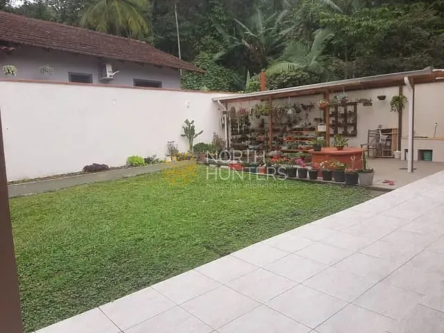 Casa com 3544m² 3 quartos e 2 banheiros, à venda, no bairro Boa Vista em Joinville