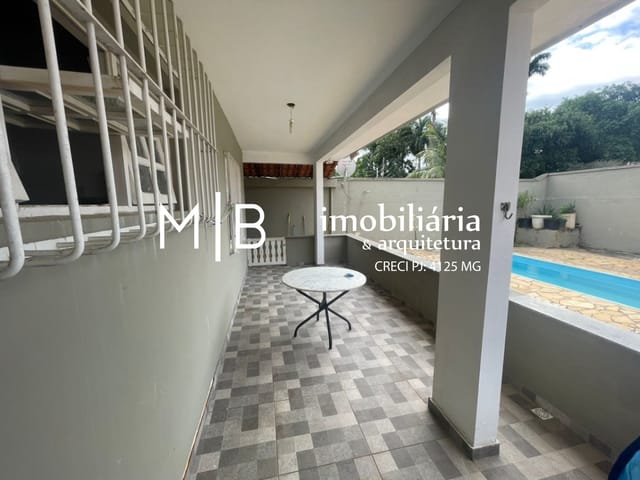 Casa 4 quartos e 3 banheiros, à venda, no bairro JARDIM SANTA CRISTINA em CATAGUASES