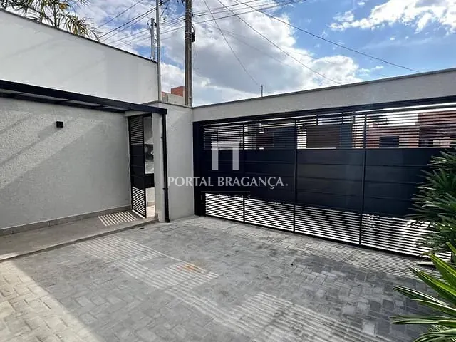 Casa com 140m² 3 quartos e 2 banheiros, à venda, no bairro Villa Verde em Bragança Paulista