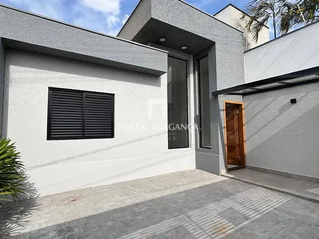 Casa com 140m² 3 quartos e 2 banheiros, à venda, no bairro Villa Verde em Bragança Paulista