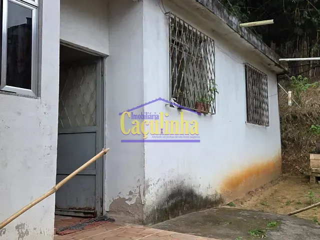 Casa com 60m² 2 quartos e 1 banheiro, à venda, no bairro Oficinas Velhas em Barra do Piraí
