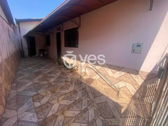 Casa 4 quartos e 2 banheiros, à venda, no bairro Centro em Araxá