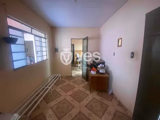 Casa 4 quartos e 2 banheiros, à venda, no bairro Centro em Araxá