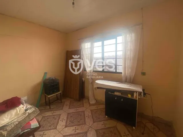 Casa 4 quartos e 2 banheiros, à venda, no bairro Centro em Araxá
