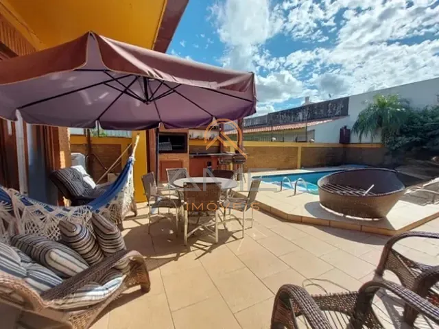Casa com 360m² 4 quartos e 4 banheiros, à venda, no bairro Centro em Pelotas