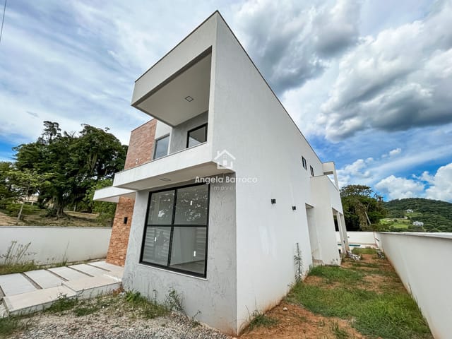 Casa com 395m² 4 quartos e 4 banheiros, à venda, no bairro Ubatiba em Maricá