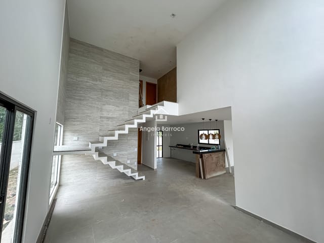 Casa com 395m² 4 quartos e 4 banheiros, à venda, no bairro Ubatiba em Maricá