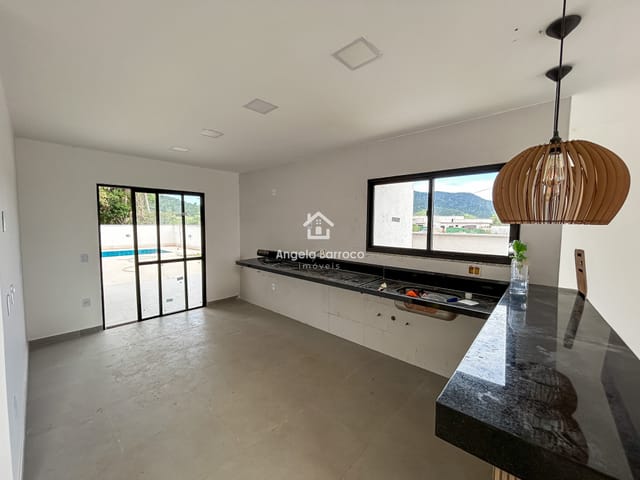 Casa com 395m² 4 quartos e 4 banheiros, à venda, no bairro Ubatiba em Maricá