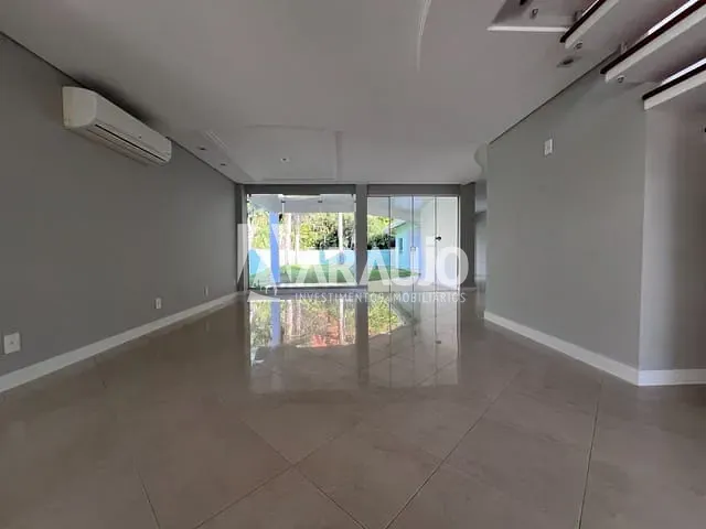 Casa com 438m² 2 quartos e 2 banheiros, à venda, no bairro Praia dos Amores em Balneário Camboriú