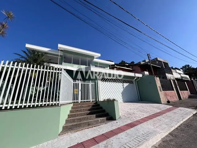 Casa com 438m² 2 quartos e 2 banheiros, à venda, no bairro Praia dos Amores em Balneário Camboriú