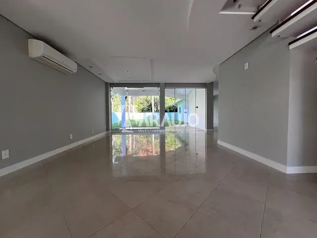 Casa com 438m² 2 quartos e 2 banheiros, à venda, no bairro Praia dos Amores em Balneário Camboriú