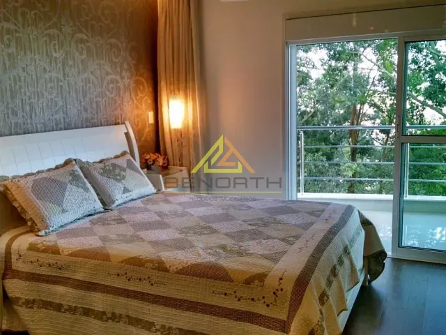Casa com 810m² 6 quartos e 4 banheiros, à venda, no bairro Jardim Ibiratiba em São Paulo