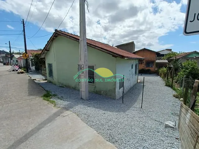 Casa à venda, no bairro Ribeirão da Ilha em Florianópolis