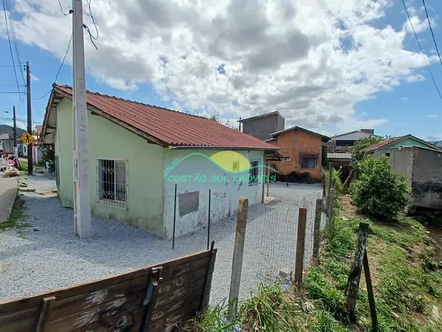 Casa à venda, no bairro Ribeirão da Ilha em Florianópolis