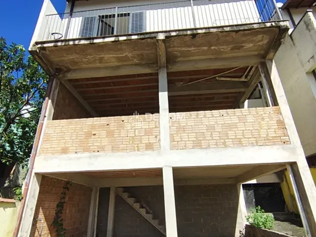 Casa com 249m² 3 quartos e 2 banheiros, à venda, no bairro Jardim Centenário em Poços de Caldas