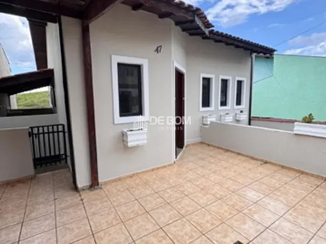 Casa com 249m² 3 quartos e 2 banheiros, à venda, no bairro Jardim Centenário em Poços de Caldas